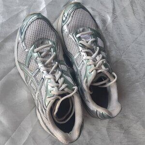 Asics SZ 8.5 Women's Running Shoes White With Soft Aqua Green Trim